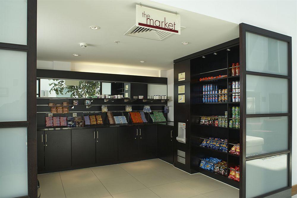 Courtyard By Marriott London Gatwick Airport Crawley (West Sussex) Exterior foto