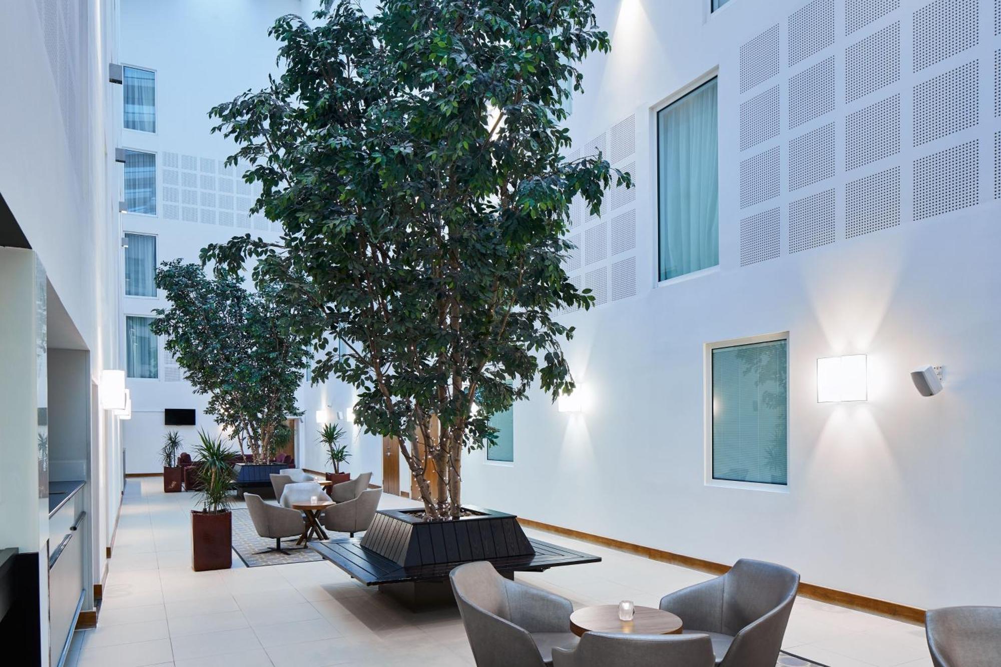 Courtyard By Marriott London Gatwick Airport Crawley (West Sussex) Exterior foto