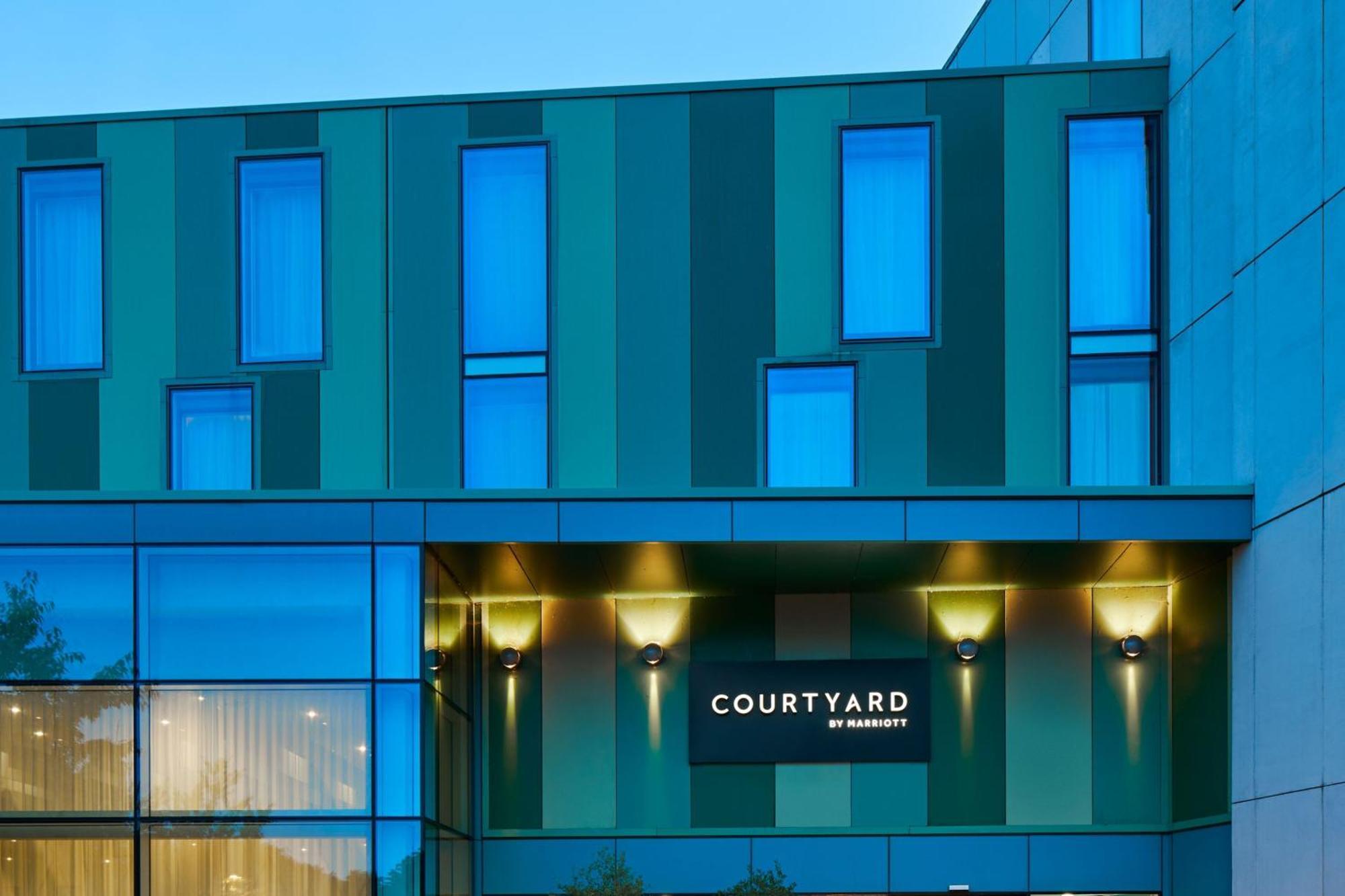 Courtyard By Marriott London Gatwick Airport Crawley (West Sussex) Exterior foto