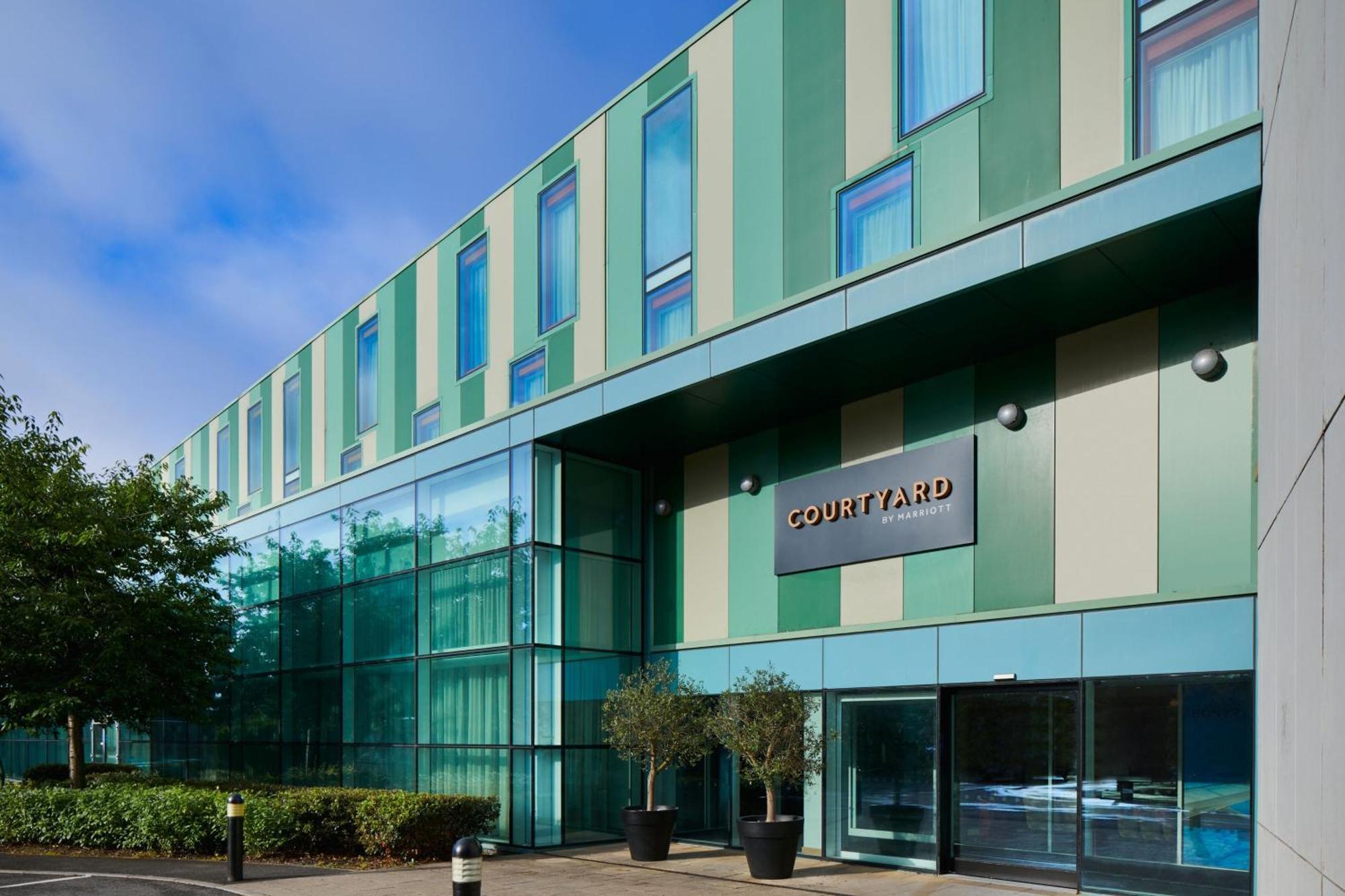 Courtyard By Marriott London Gatwick Airport Crawley (West Sussex) Exterior foto