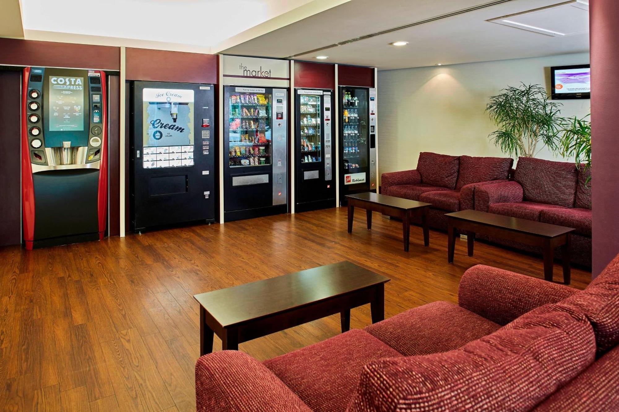 Courtyard By Marriott London Gatwick Airport Crawley (West Sussex) Exterior foto