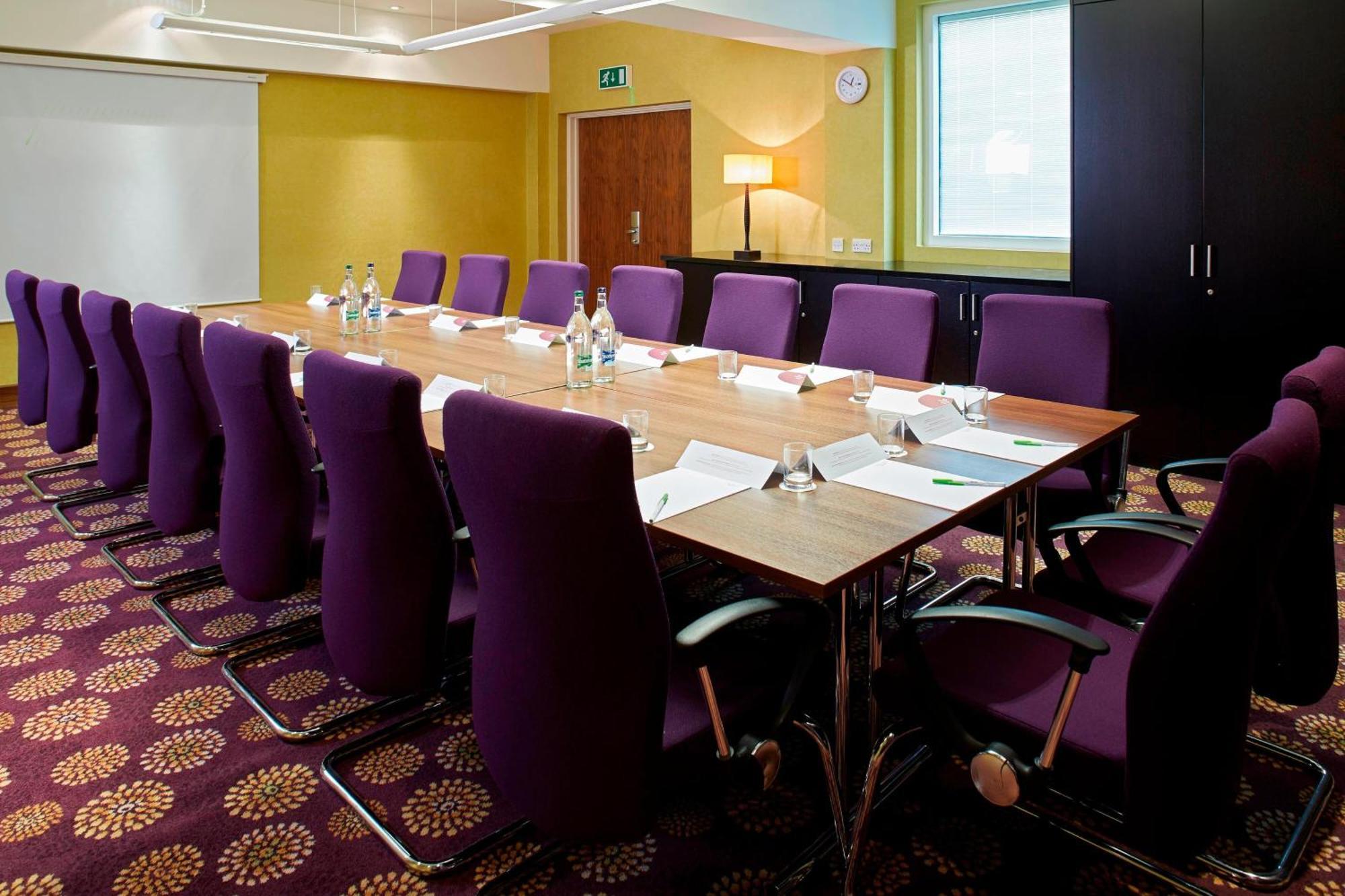 Courtyard By Marriott London Gatwick Airport Crawley (West Sussex) Exterior foto