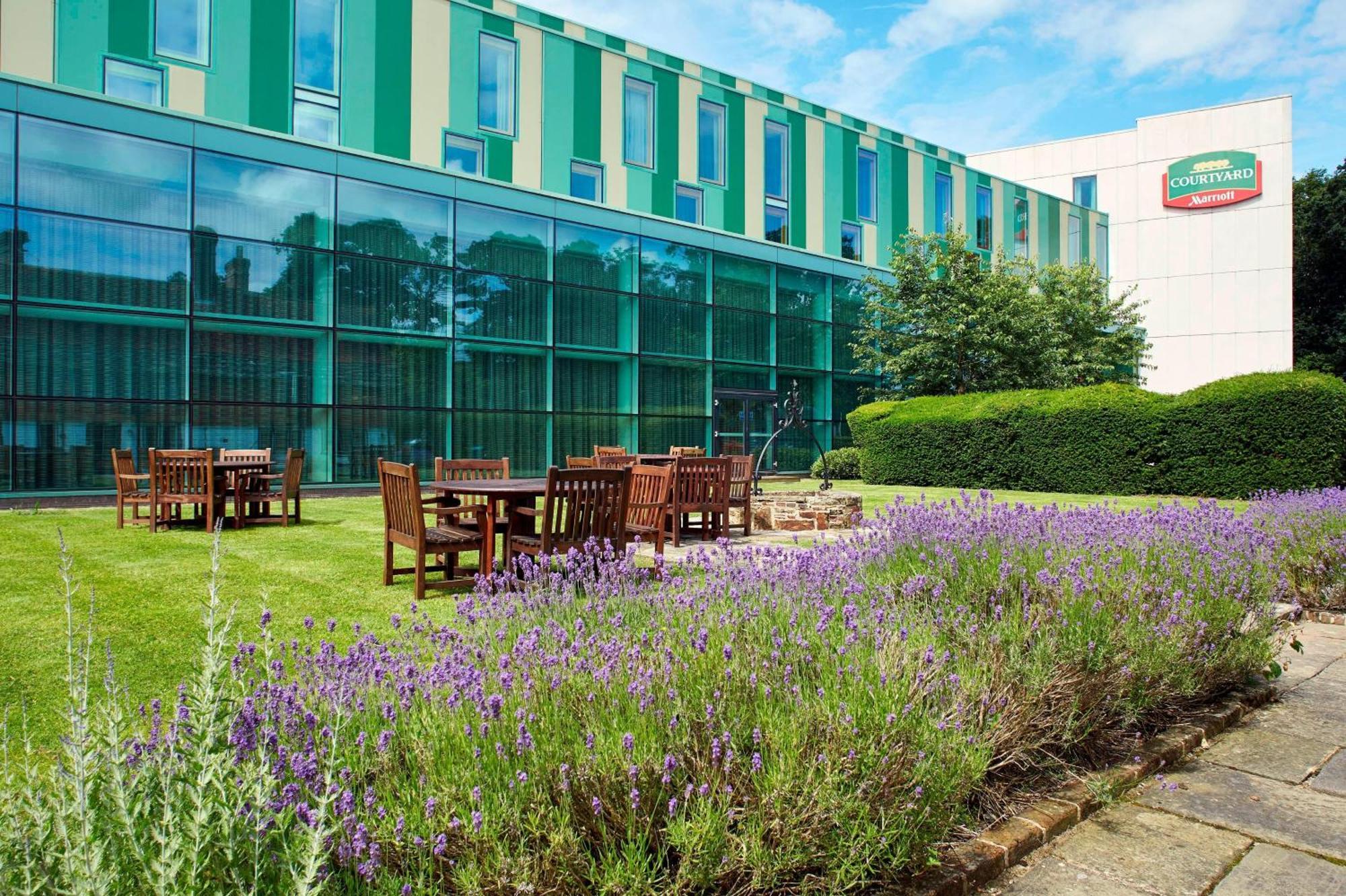 Courtyard By Marriott London Gatwick Airport Crawley (West Sussex) Exterior foto