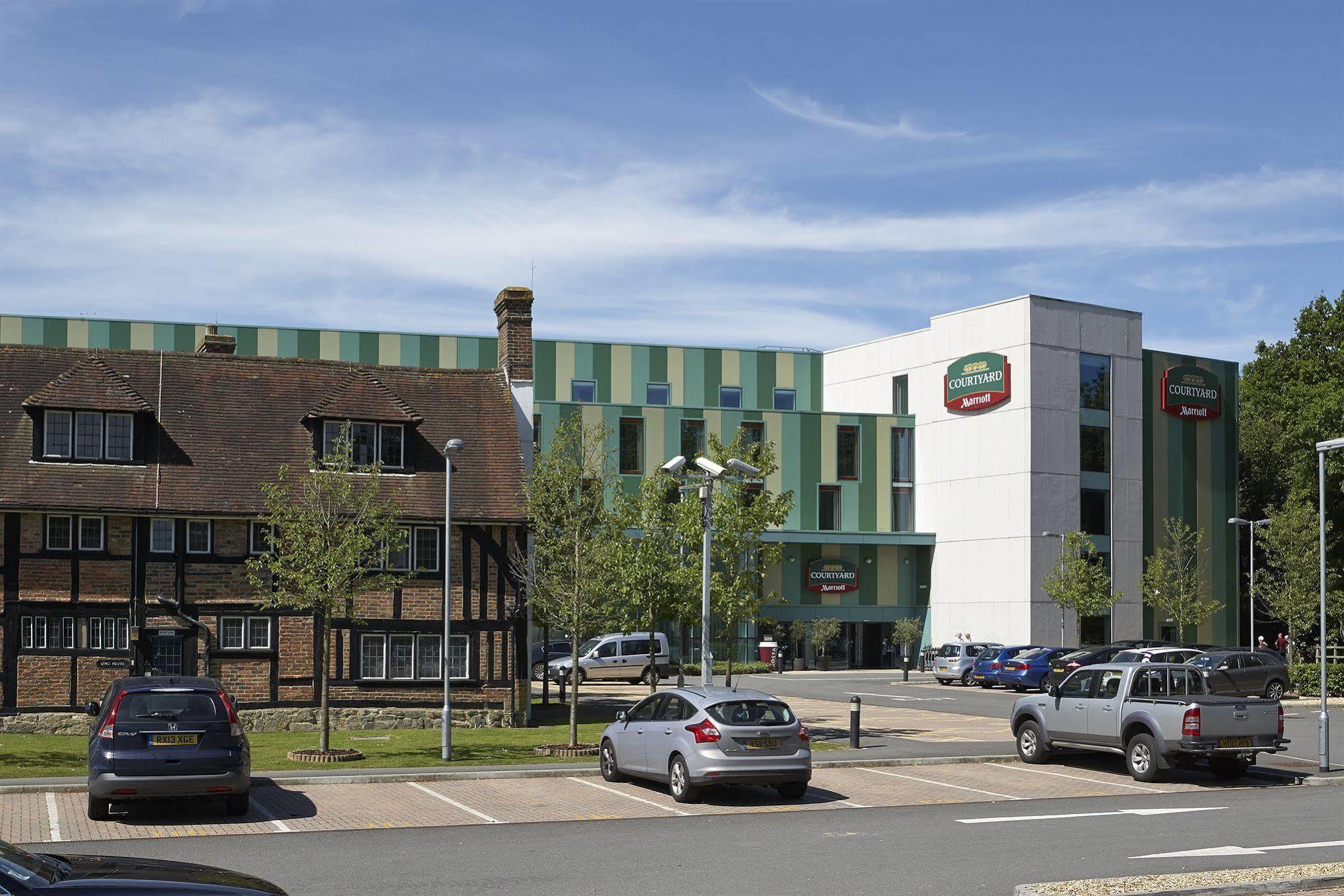 Courtyard By Marriott London Gatwick Airport Crawley (West Sussex) Exterior foto
